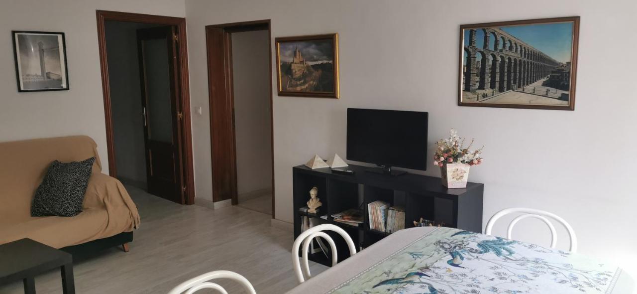 Villa "Luna De Segovia" Leganés Exteriör bild