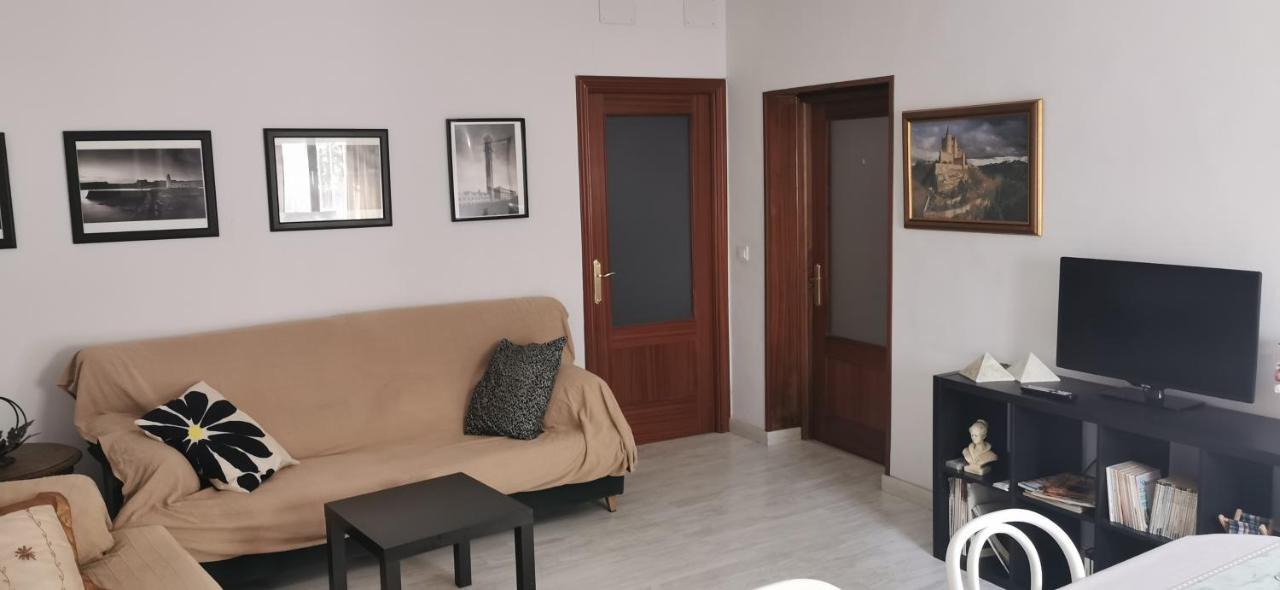 Villa "Luna De Segovia" Leganés Exteriör bild